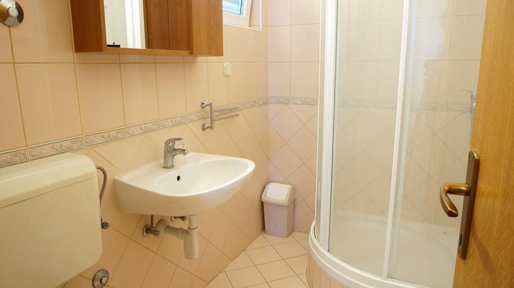 Villa Dvorine Tisno Kamer foto