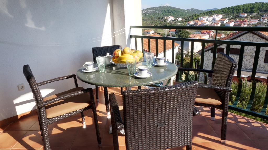 Villa Dvorine Tisno Kamer foto