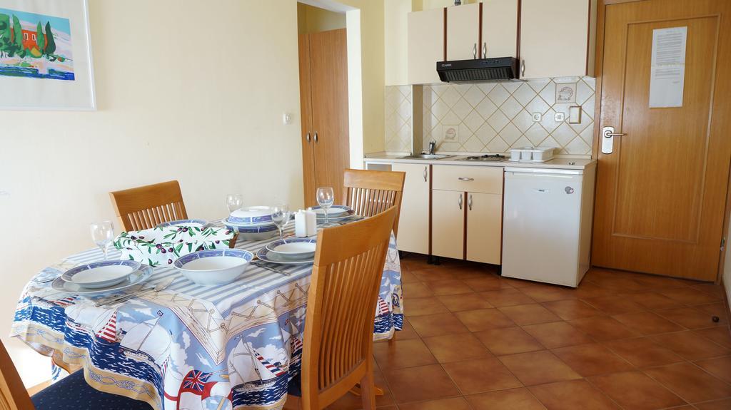 Villa Dvorine Tisno Kamer foto