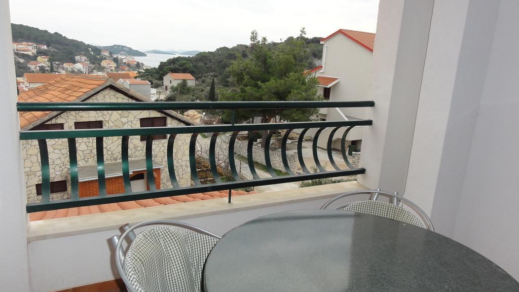 Villa Dvorine Tisno Kamer foto