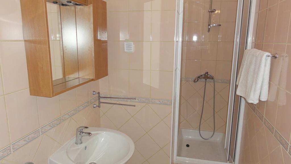 Villa Dvorine Tisno Kamer foto